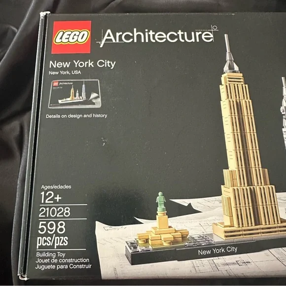 Lego Architecture New York City Set - Black, Gold, Silver, Blue, Green - Picture 3 of 13